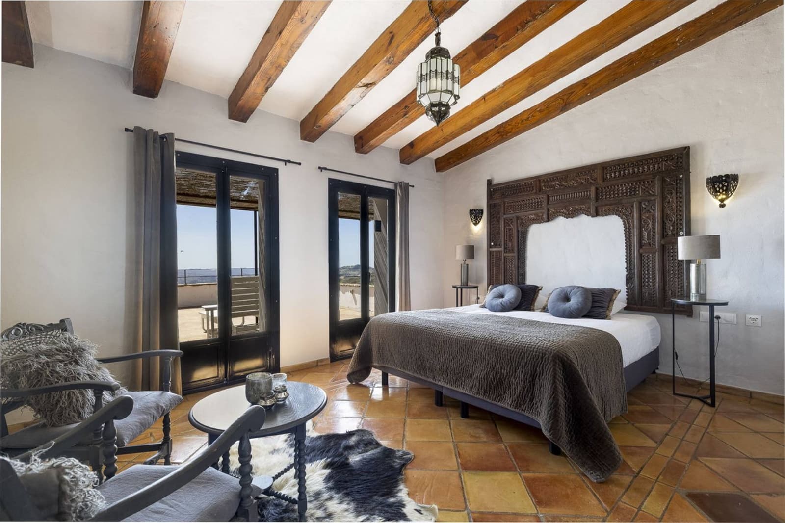 13 makuuhuone Hotelli myytävänä paikassa Villanueva de la Concepcion mukana uima-altaan - 1 999 000 € (Ref: 9756295)