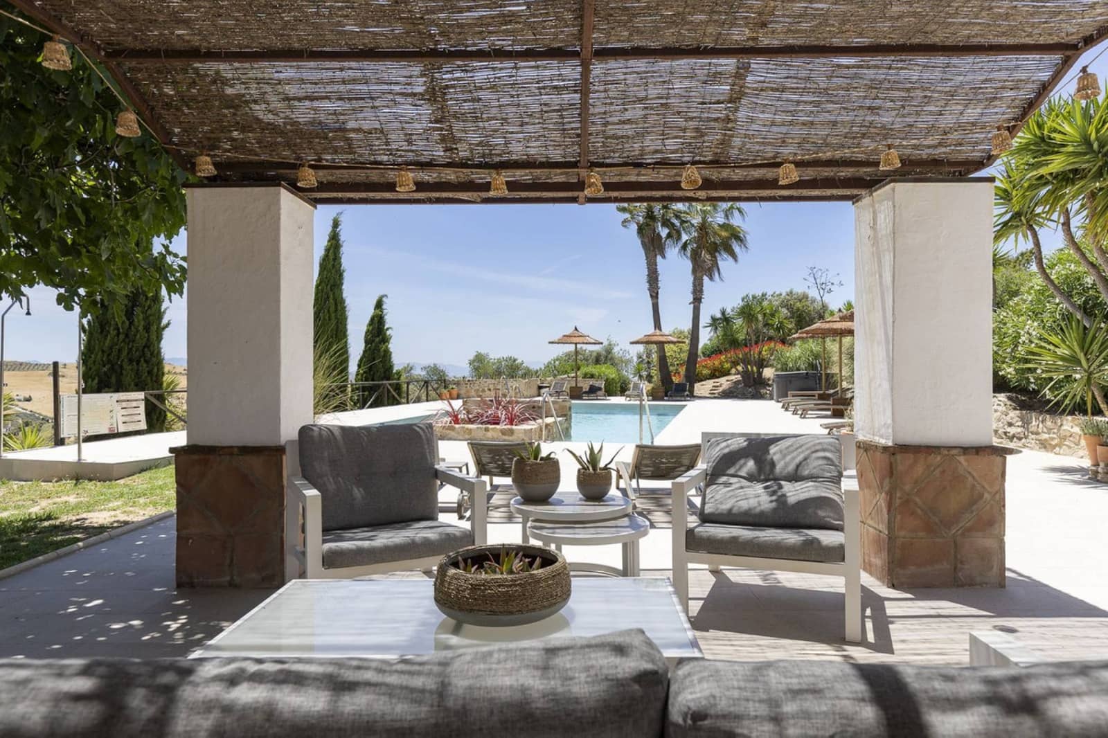 13 makuuhuone Hotelli myytävänä paikassa Villanueva de la Concepcion mukana uima-altaan - 1 999 000 € (Ref: 9756295)