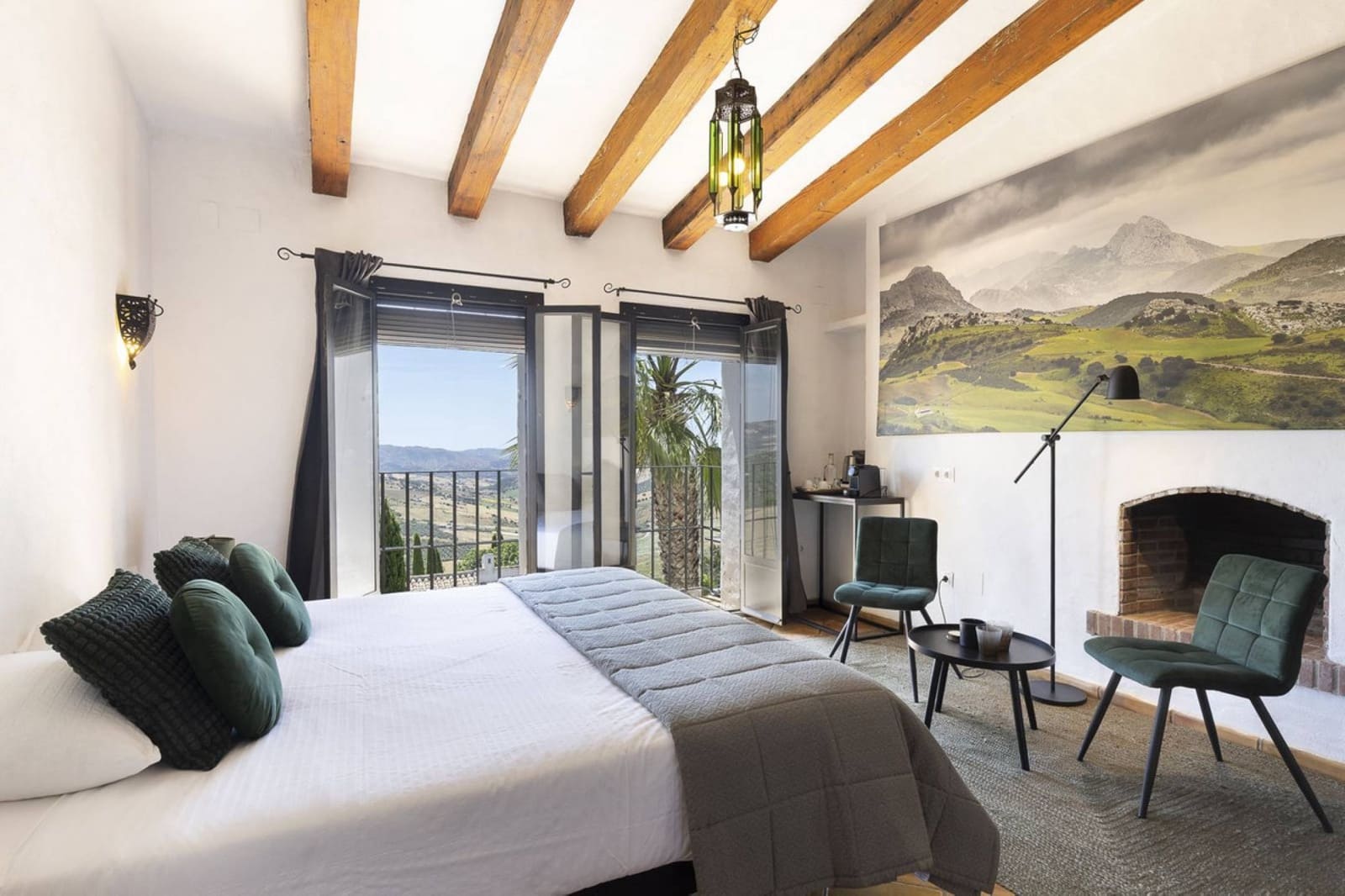 13 makuuhuone Hotelli myytävänä paikassa Villanueva de la Concepcion mukana uima-altaan - 1 999 000 € (Ref: 9756295)