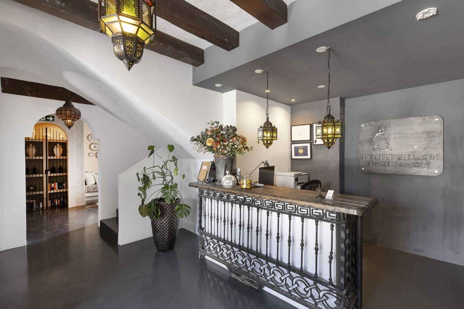 13 makuuhuone Hotelli myytävänä paikassa Villanueva de la Concepcion mukana uima-altaan - 1 999 000 € (Ref: 9756295)