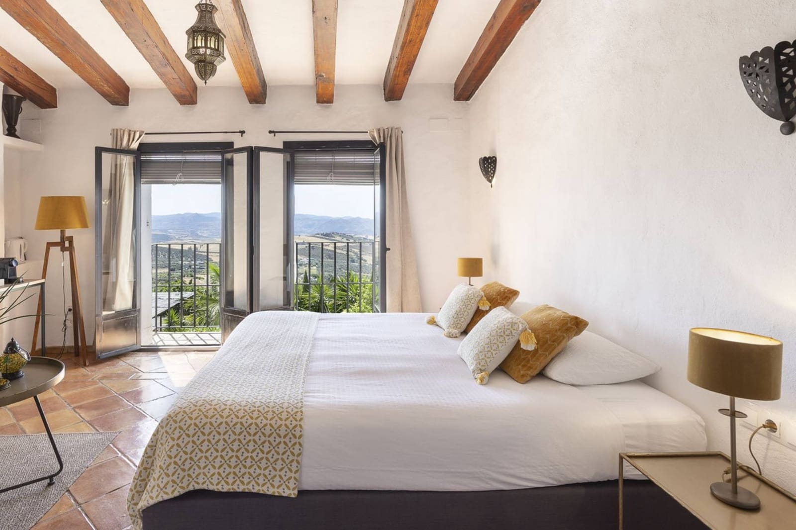 13 makuuhuone Hotelli myytävänä paikassa Villanueva de la Concepcion mukana uima-altaan - 1 999 000 € (Ref: 9756295)