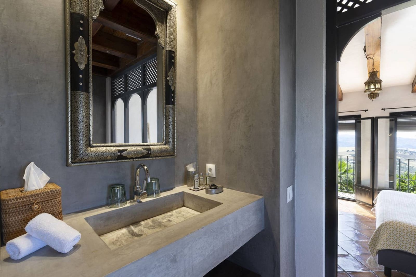 13 makuuhuone Hotelli myytävänä paikassa Villanueva de la Concepcion mukana uima-altaan - 1 999 000 € (Ref: 9756295)