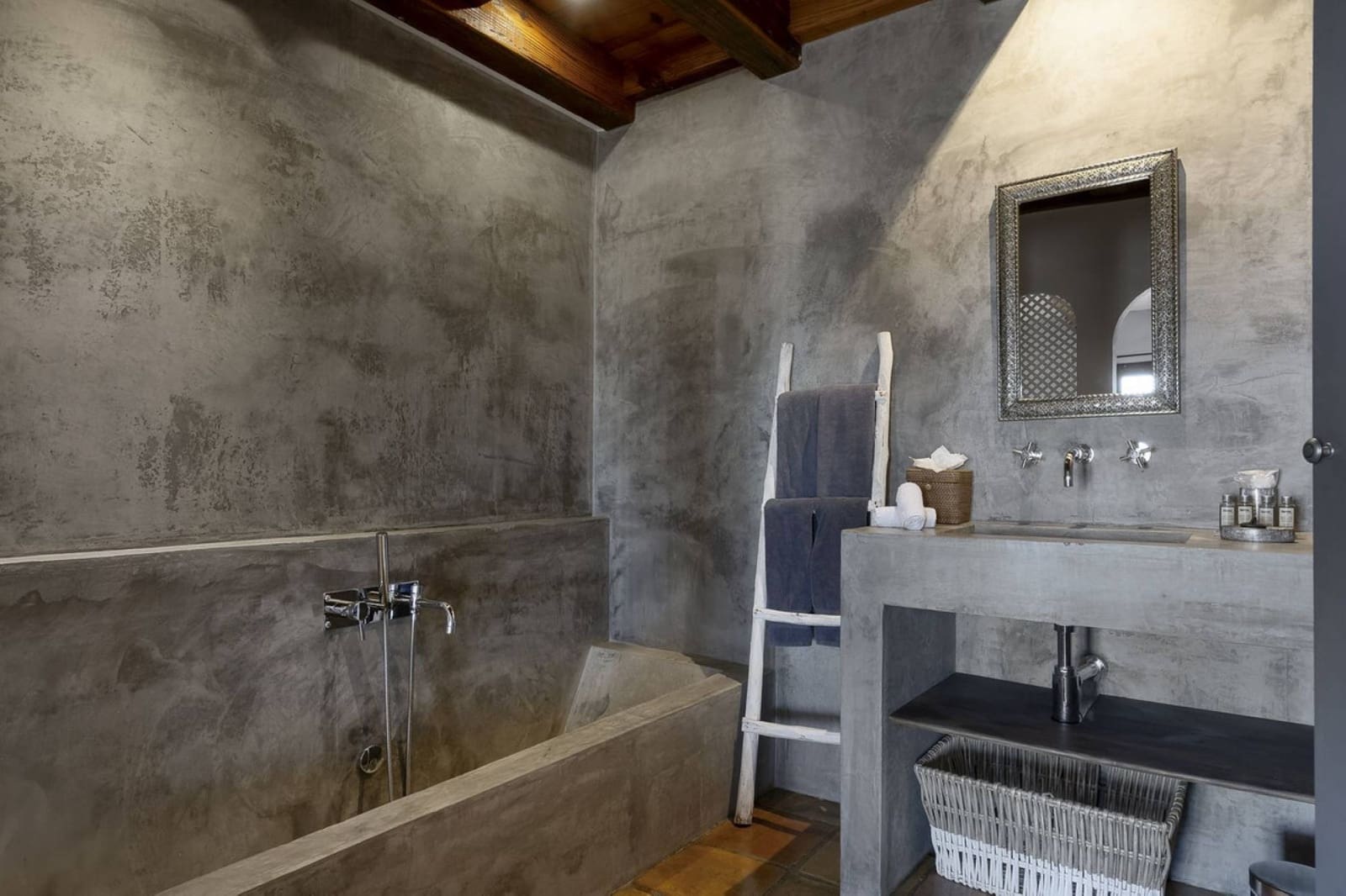 13 makuuhuone Hotelli myytävänä paikassa Villanueva de la Concepcion mukana uima-altaan - 1 999 000 € (Ref: 9756295)