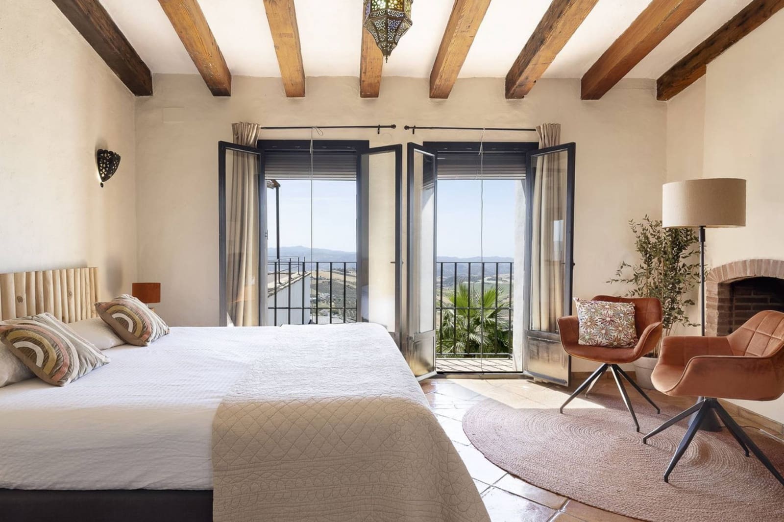 13 makuuhuone Hotelli myytävänä paikassa Villanueva de la Concepcion mukana uima-altaan - 1 999 000 € (Ref: 9756295)