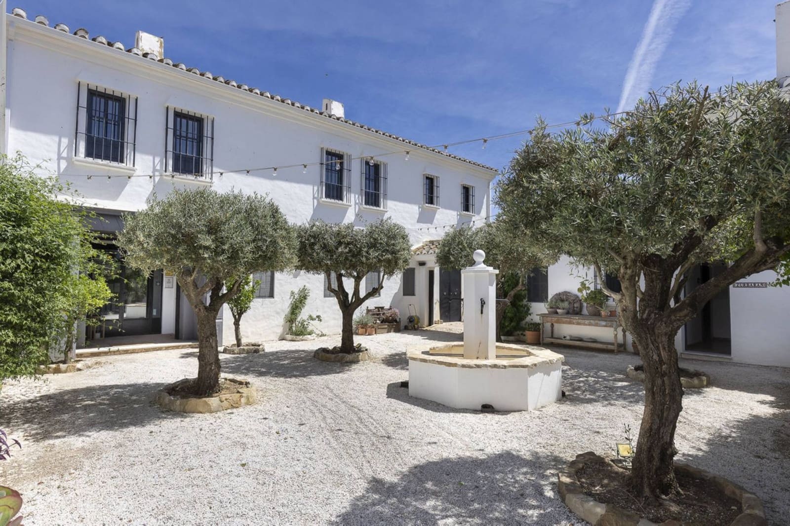 13 makuuhuone Hotelli myytävänä paikassa Villanueva de la Concepcion mukana uima-altaan - 1 999 000 € (Ref: 9756295)