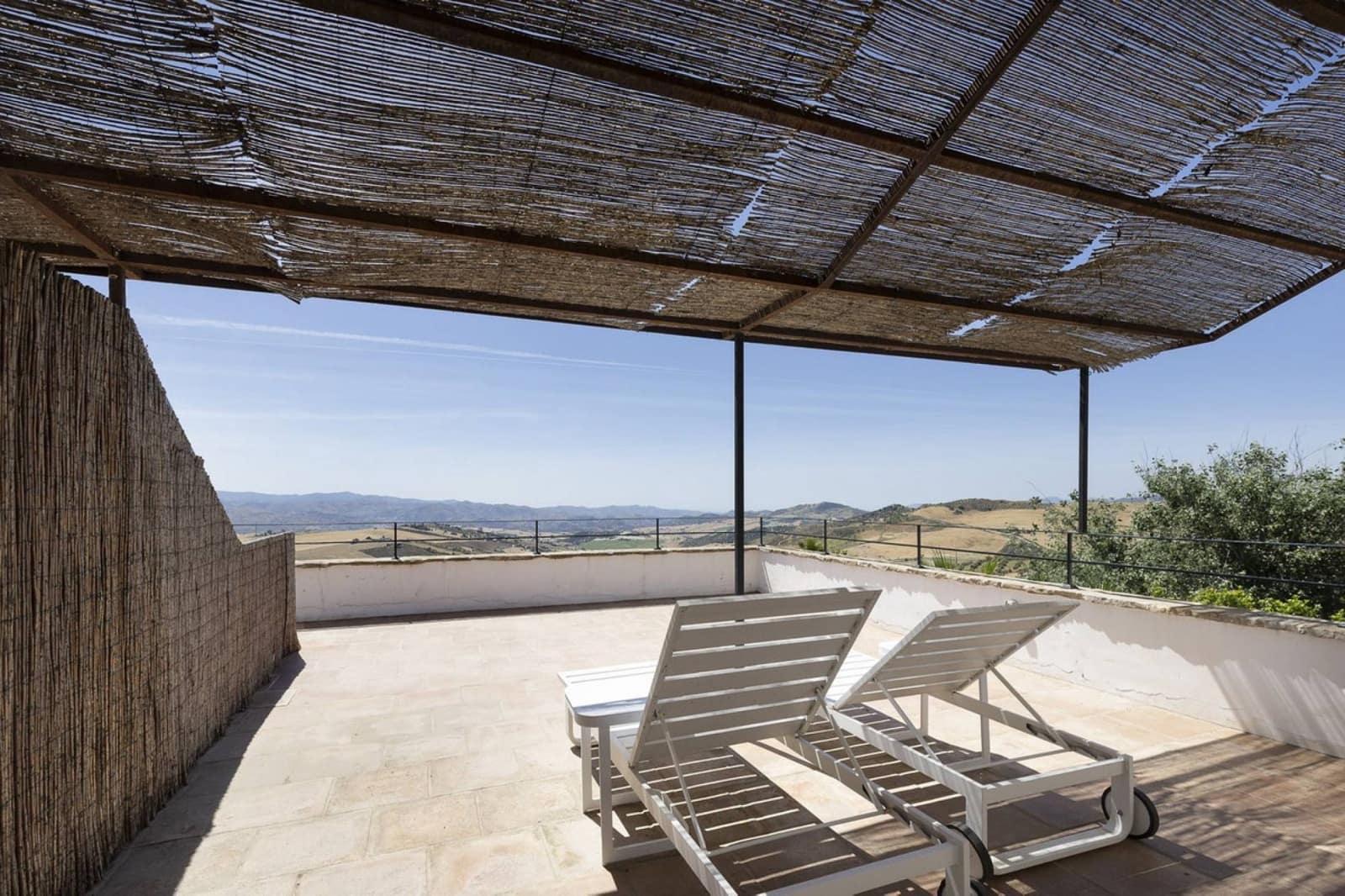 13 makuuhuone Hotelli myytävänä paikassa Villanueva de la Concepcion mukana uima-altaan - 1 999 000 € (Ref: 9756295)