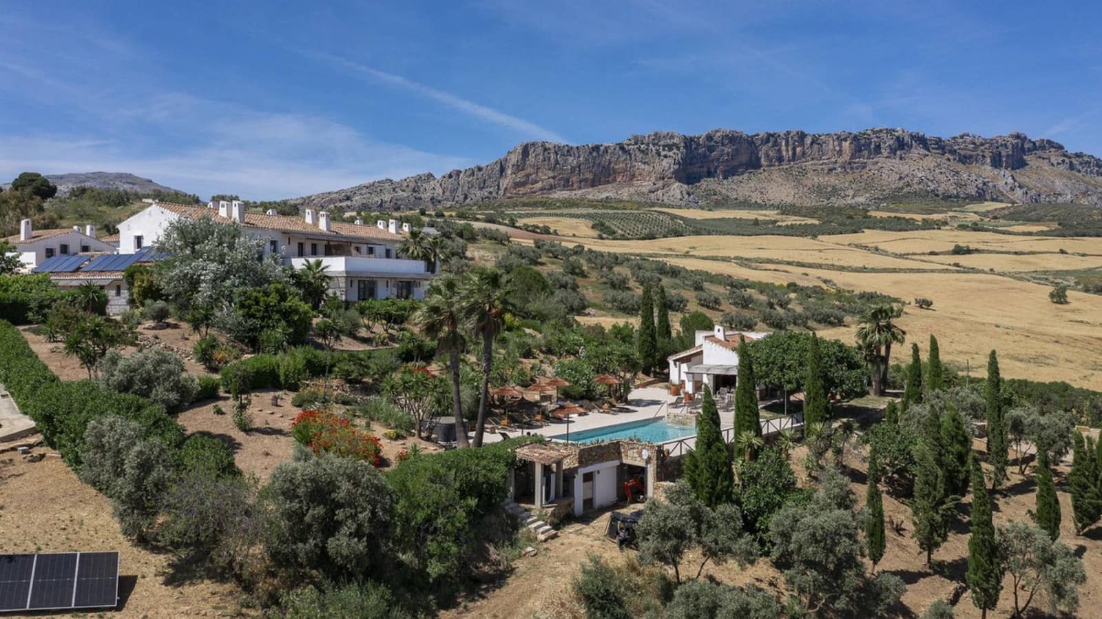 13 makuuhuone Hotelli myytävänä paikassa Villanueva de la Concepcion mukana uima-altaan - 1 999 000 € (Ref: 9756295)