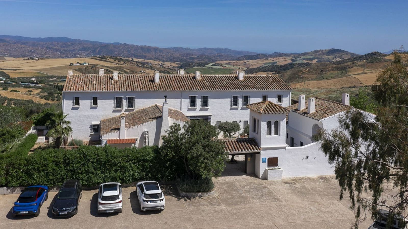 13 makuuhuone Hotelli myytävänä paikassa Villanueva de la Concepcion mukana uima-altaan - 1 999 000 € (Ref: 9756295)