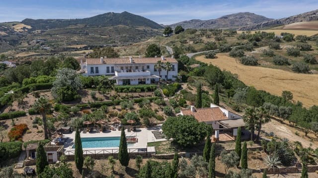 13 makuuhuone Hotelli myytävänä paikassa Villanueva de la Concepcion mukana uima-altaan - 1 999 000 € (Ref: 9756295)