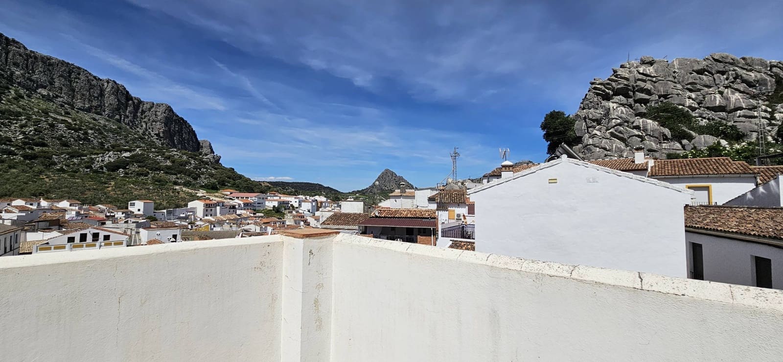 3 bedroom Villa for sale in Montejaque with pool - € 215,000 (Ref: 9783729)