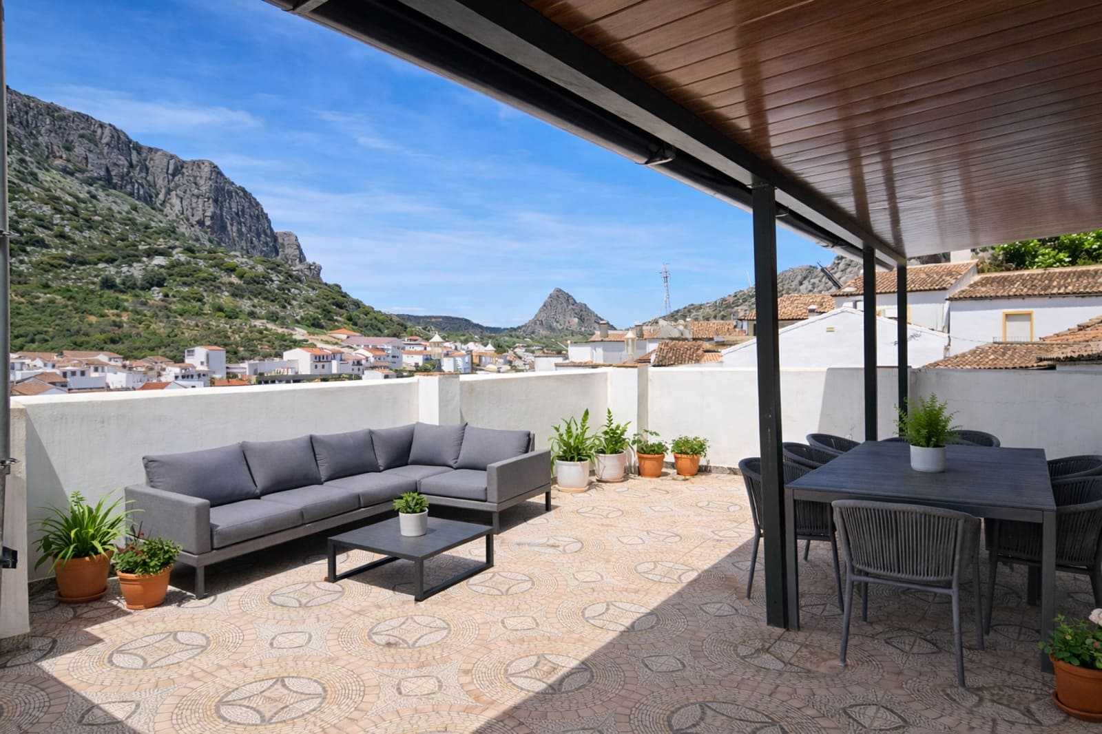 3 bedroom Villa for sale in Montejaque with pool - € 215,000 (Ref: 9783729)