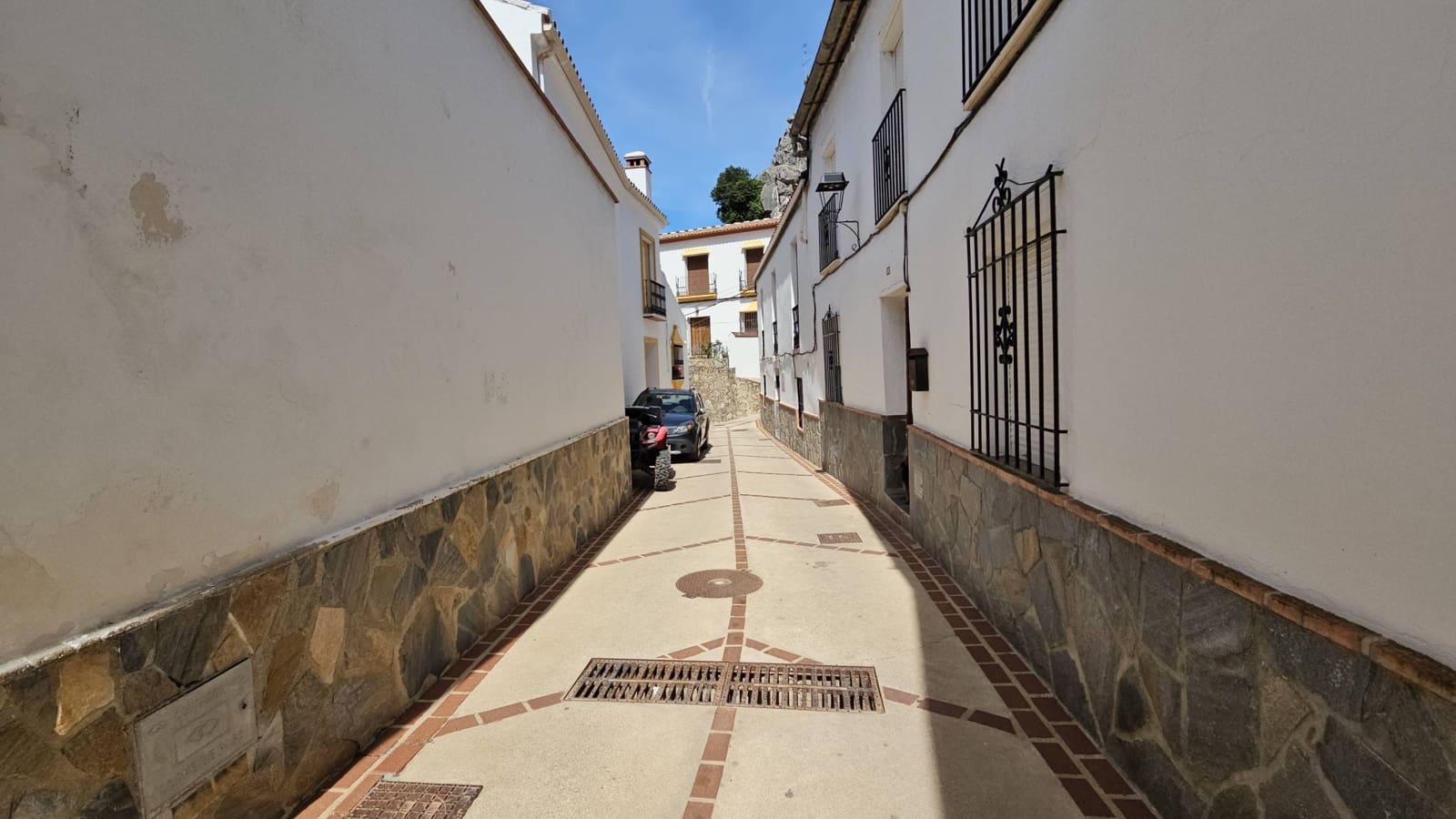 3 bedroom Villa for sale in Montejaque with pool - € 215,000 (Ref: 9783729)