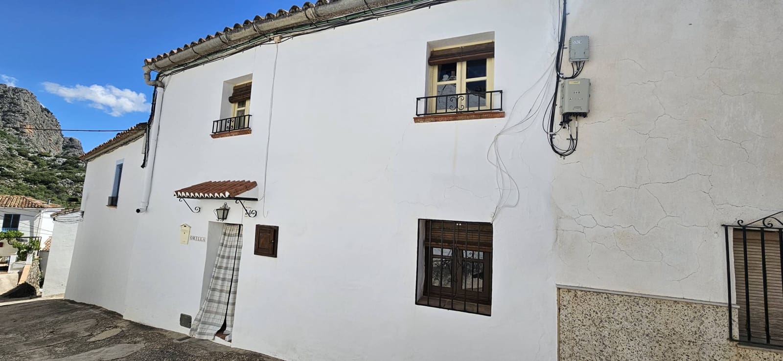 2 bedroom Townhouse for sale in Montejaque - € 105,000 (Ref: 9821860)