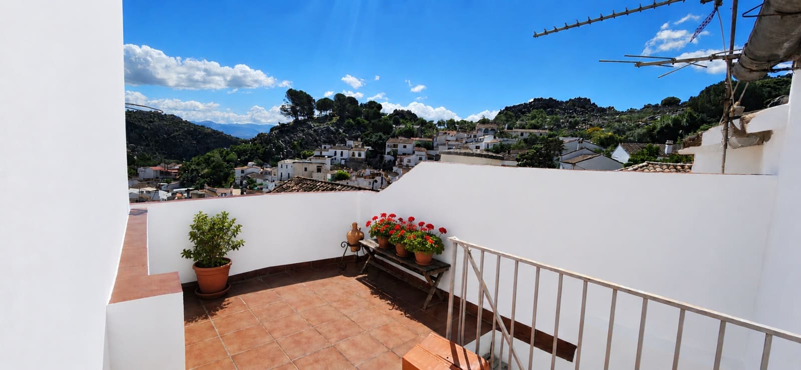 2 bedroom Townhouse for sale in Montejaque - € 105,000 (Ref: 9821860)