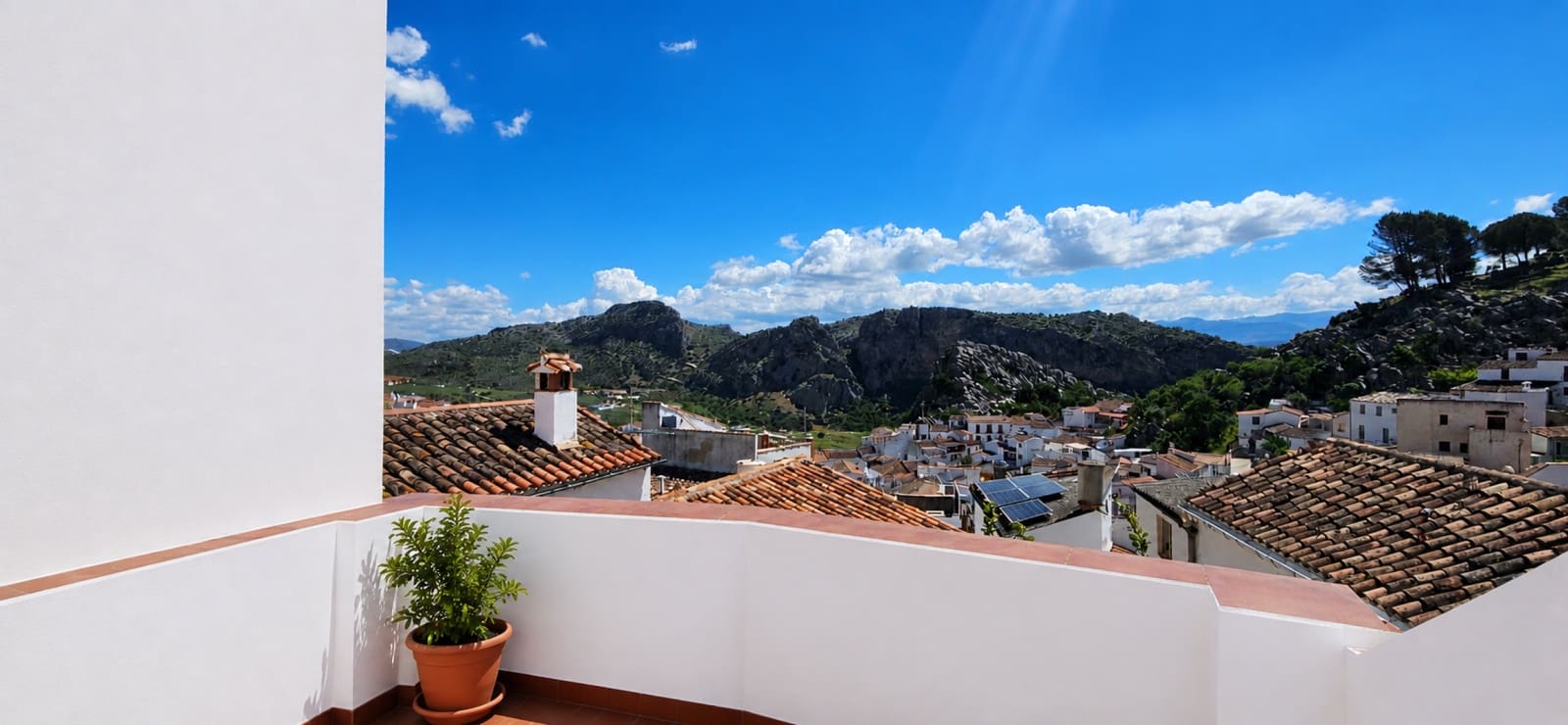 2 bedroom Townhouse for sale in Montejaque - € 105,000 (Ref: 9821860)