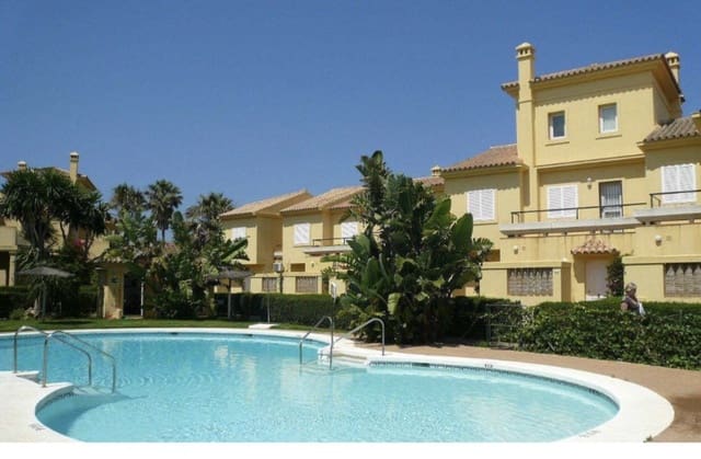 3 soverom Hus til salgs i Chiclana de la Frontera med svømmebasseng garasje - € 595 000 (Ref: 10023198)