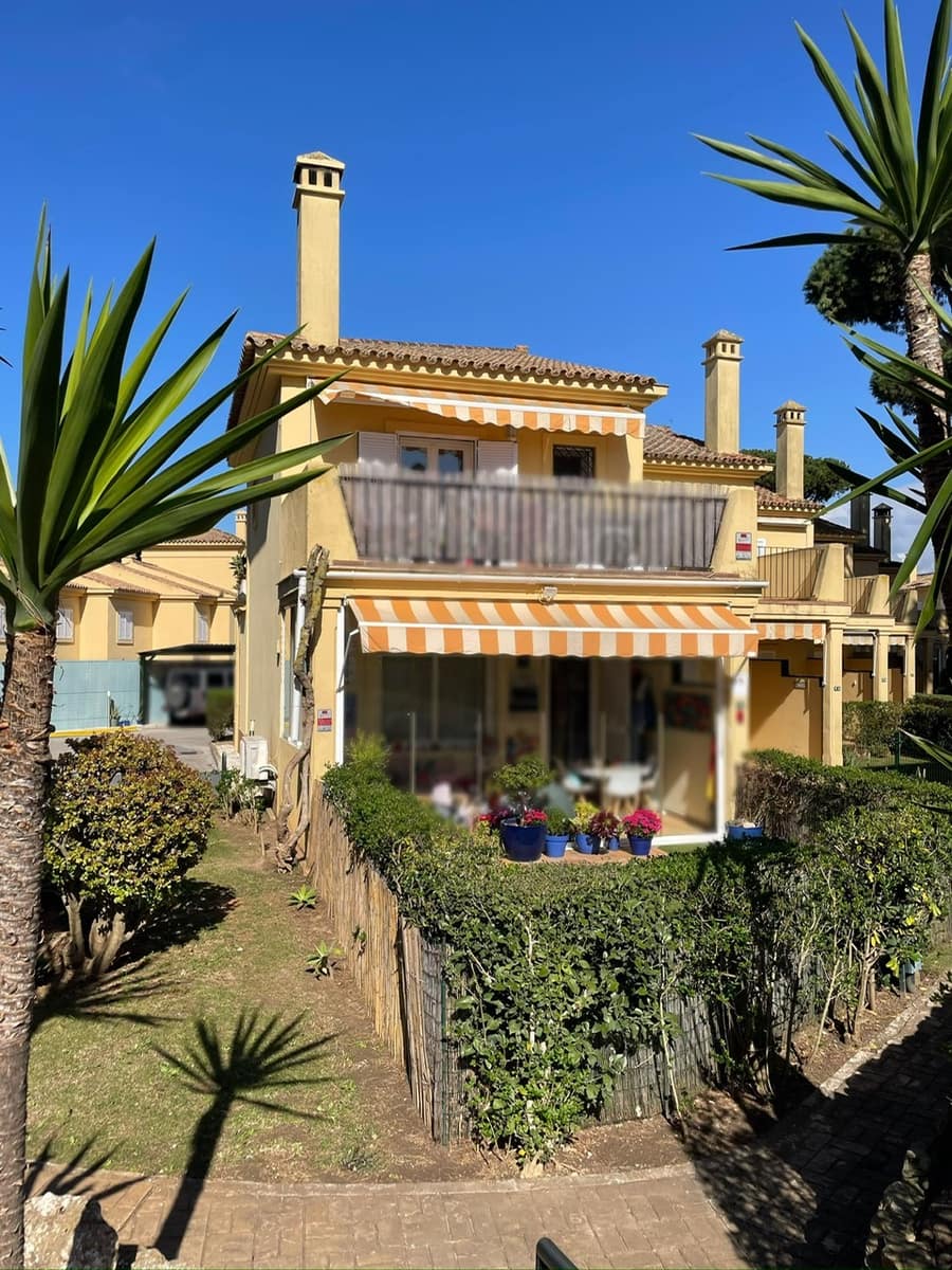 Casa de 3 habitaciones en Chiclana de la Frontera en venta con piscina garaje - 595.000 € (Ref: 10023198)