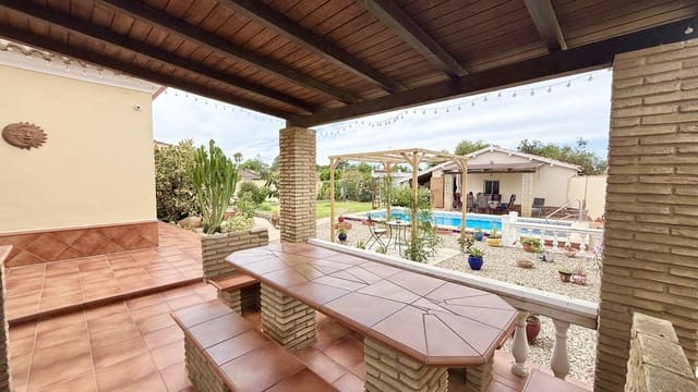4 sovrum Villa till salu i Chiclana de la Frontera med pool garage - 385 000 € (Ref: 10062873)