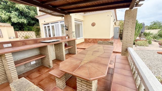 4 sovrum Villa till salu i Chiclana de la Frontera med pool garage - 385 000 € (Ref: 10062873)