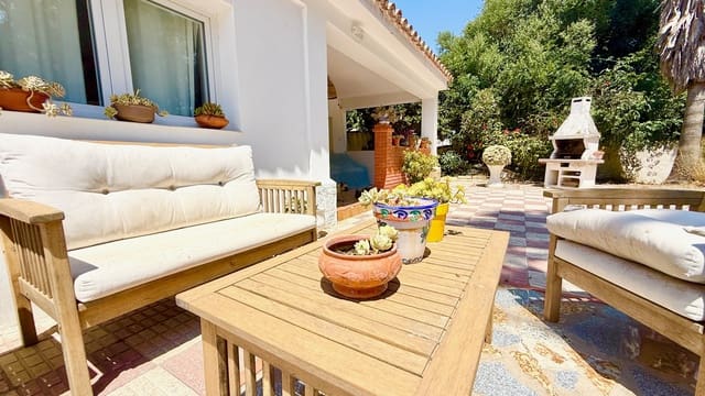 3 bedroom Villa for sale in Medina-Sidonia with pool garage - € 334,000 (Ref: 9177794)