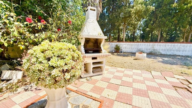 3 bedroom Villa for sale in Medina-Sidonia with pool garage - € 334,000 (Ref: 9177794)