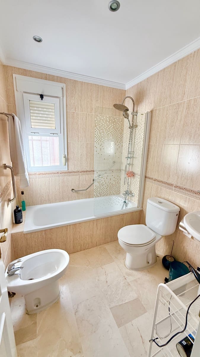 4 bedroom Villa for sale in Chiclana de la Frontera with pool garage - € 525,000 (Ref: 9523277)