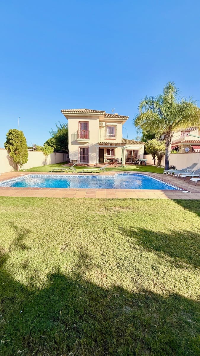 4 bedroom Villa for sale in Chiclana de la Frontera with pool garage - € 525,000 (Ref: 9523277)