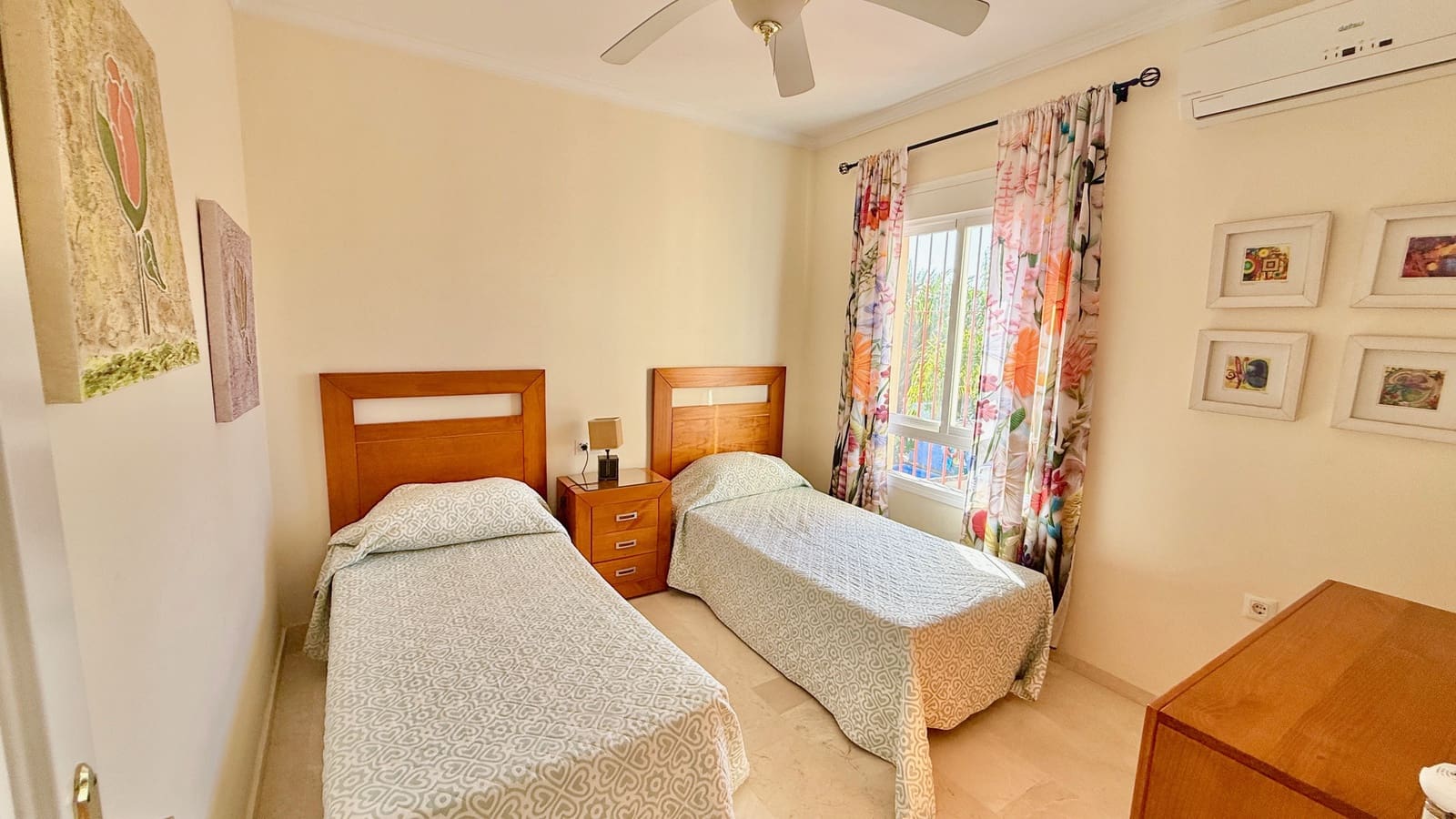 4 bedroom Villa for sale in Chiclana de la Frontera with pool garage - € 525,000 (Ref: 9523277)