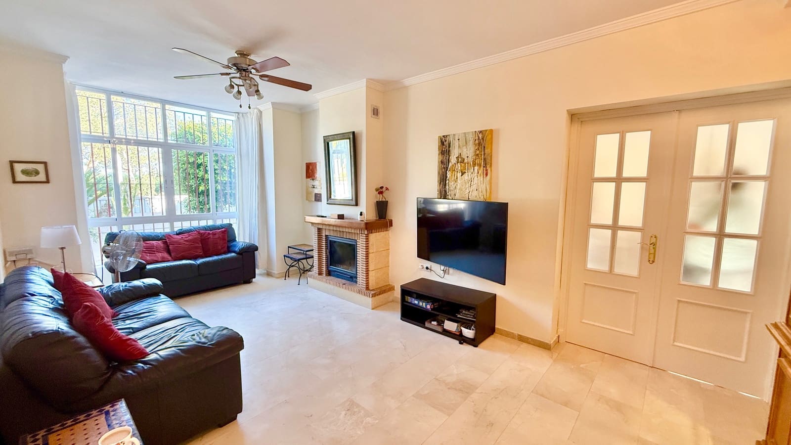 4 bedroom Villa for sale in Chiclana de la Frontera with pool garage - € 525,000 (Ref: 9523277)