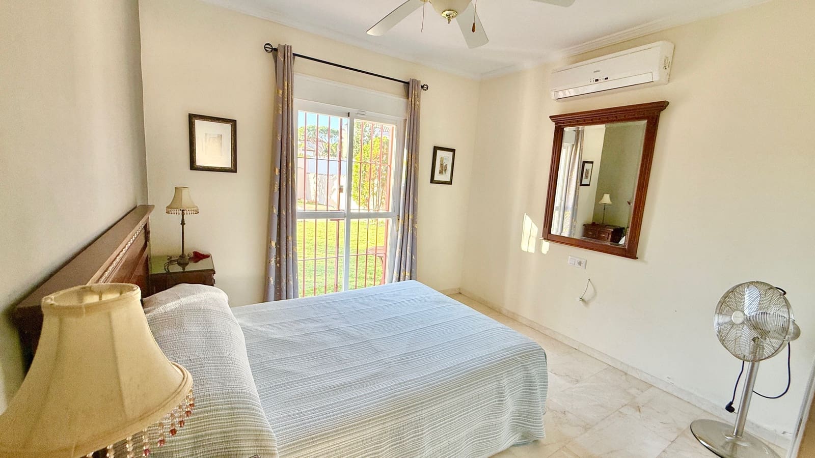 4 bedroom Villa for sale in Chiclana de la Frontera with pool garage - € 525,000 (Ref: 9523277)