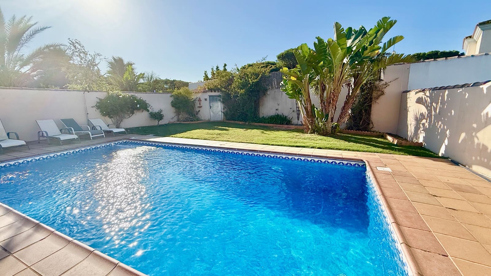 4 bedroom Villa for sale in Chiclana de la Frontera with pool garage - € 525,000 (Ref: 9523277)