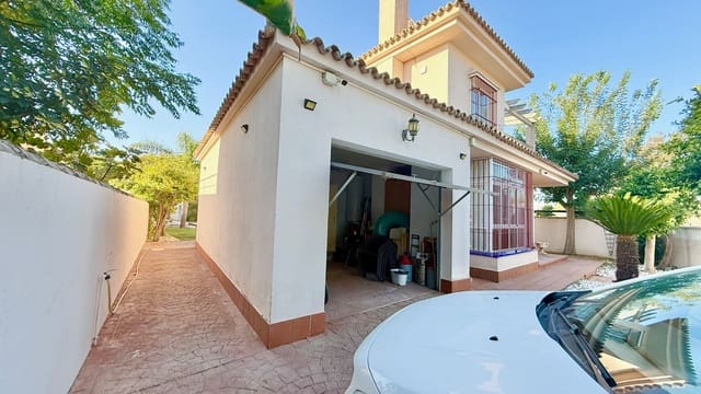 4 bedroom Villa for sale in Chiclana de la Frontera with pool garage - € 525,000 (Ref: 9523277)