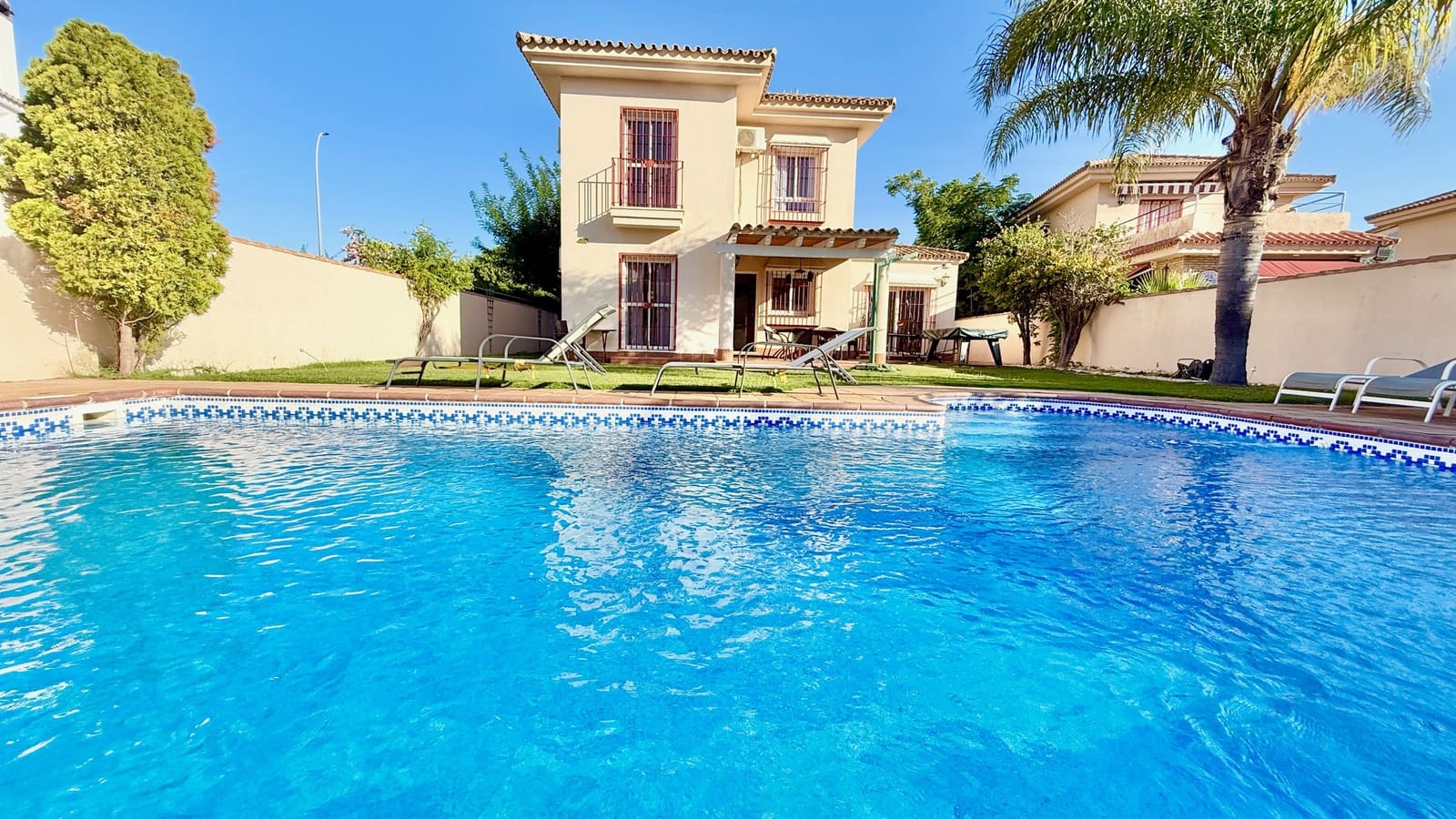 4 bedroom Villa for sale in Chiclana de la Frontera with pool garage - € 525,000 (Ref: 9523277)