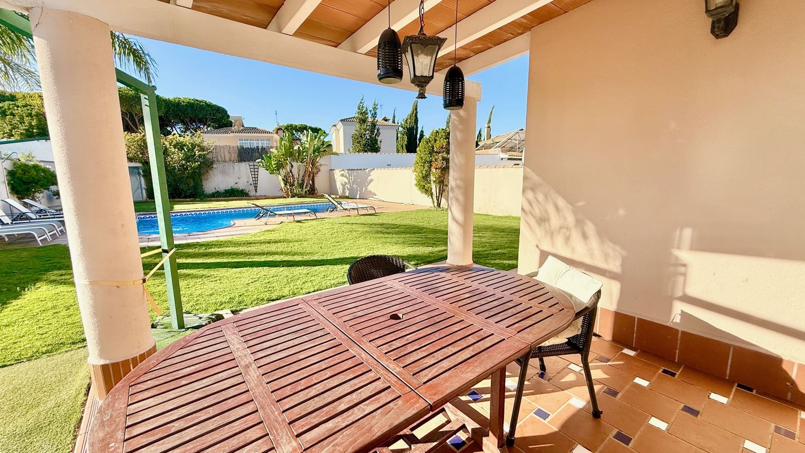 4 bedroom Villa for sale in Chiclana de la Frontera with pool garage - € 525,000 (Ref: 9523277)
