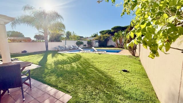 4 bedroom Villa for sale in Chiclana de la Frontera with pool garage - € 525,000 (Ref: 9523277)