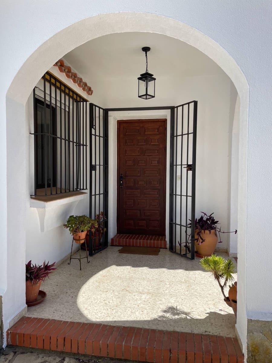 3 chambre Villa/Maison à vendre à Chiclana de la Frontera avec piscine garage - 639 000 € (Ref: 9590335)