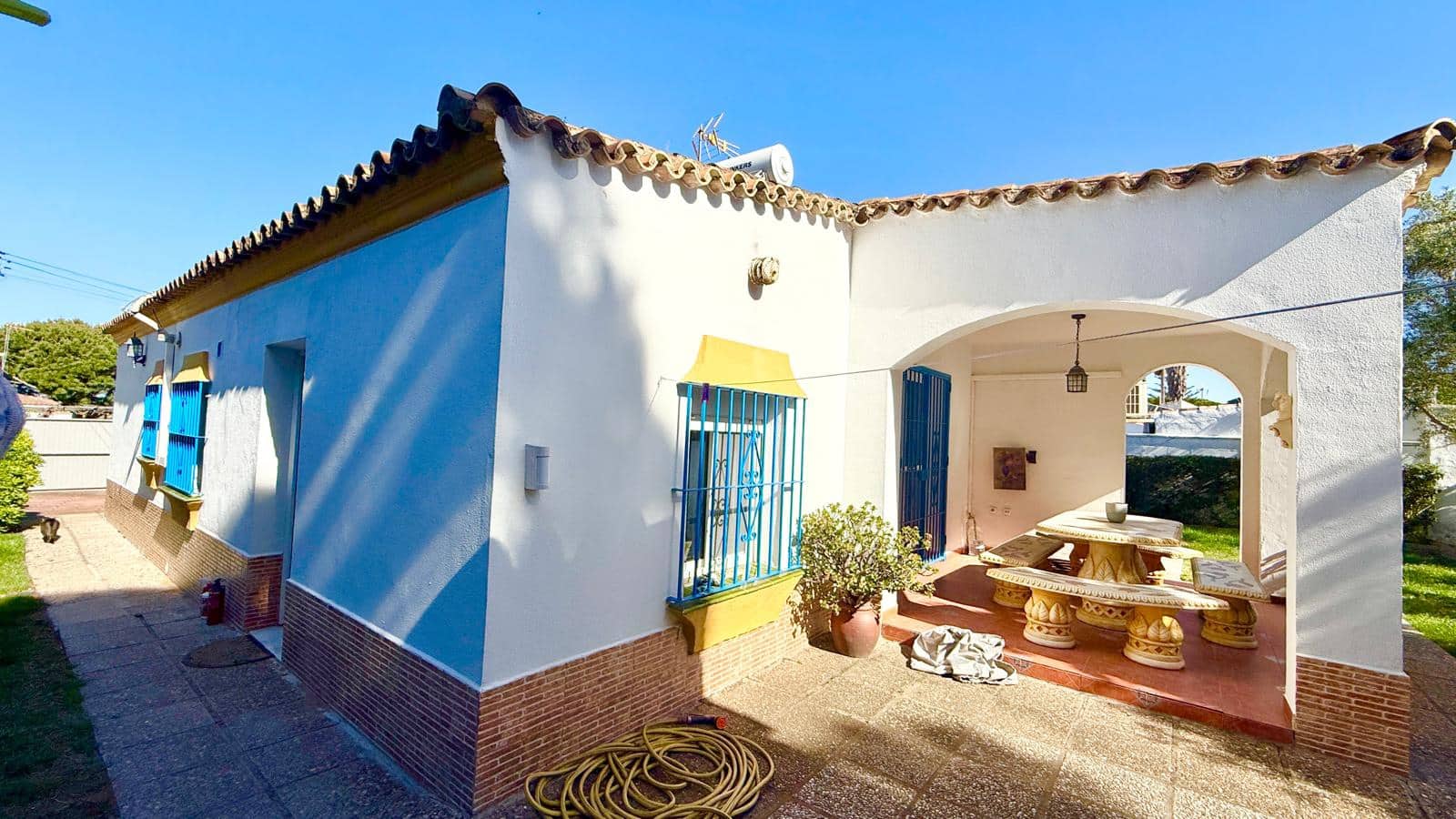 4 soveværelse Villa til salg i Chiclana de la Frontera med swimmingpool garage - € 375.000 (Ref: 9819652)
