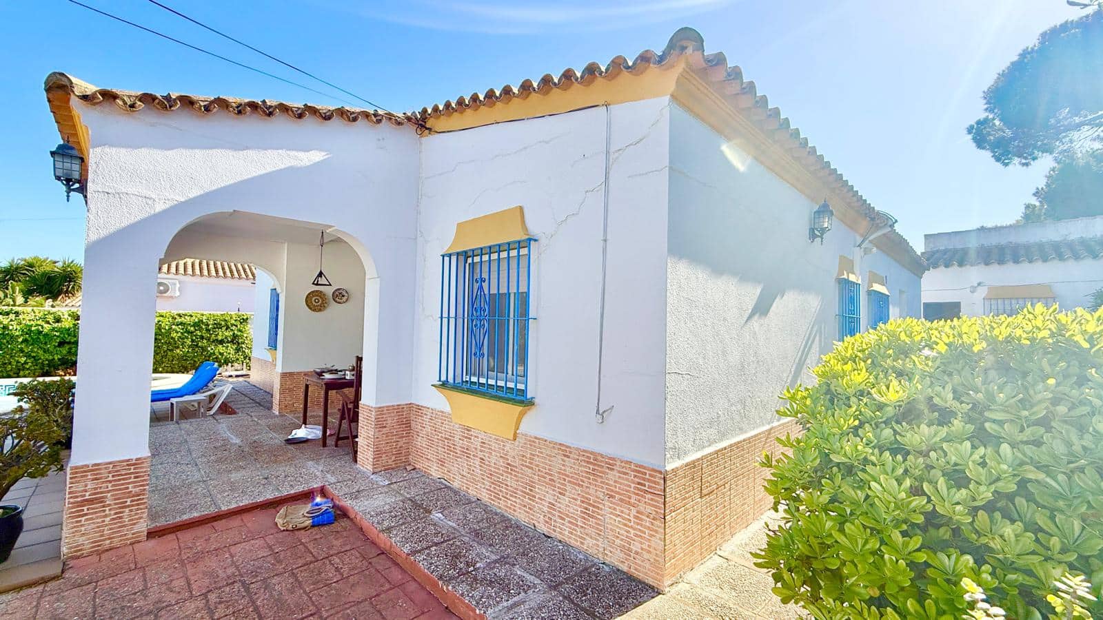 4 soveværelse Villa til salg i Chiclana de la Frontera med swimmingpool garage - € 375.000 (Ref: 9819652)