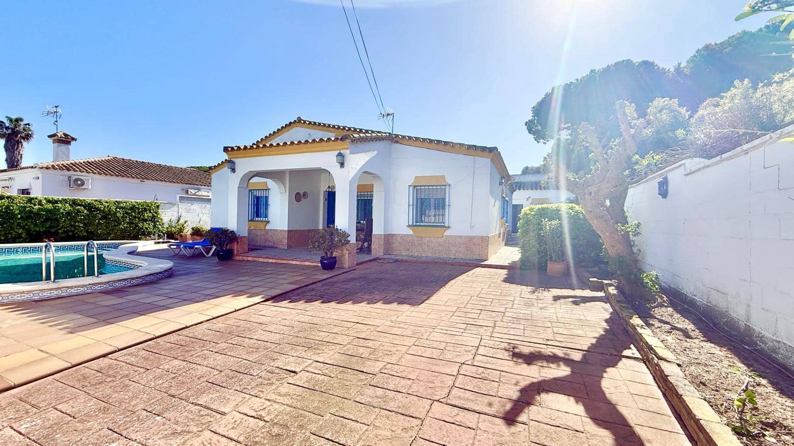 4 soveværelse Villa til salg i Chiclana de la Frontera med swimmingpool garage - € 375.000 (Ref: 9819652)