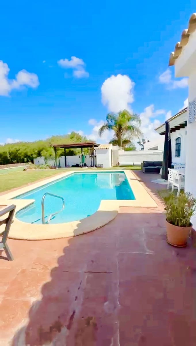 5 soverom Villa til salgs i Chiclana de la Frontera med svømmebasseng - € 790 000 (Ref: 9977678)