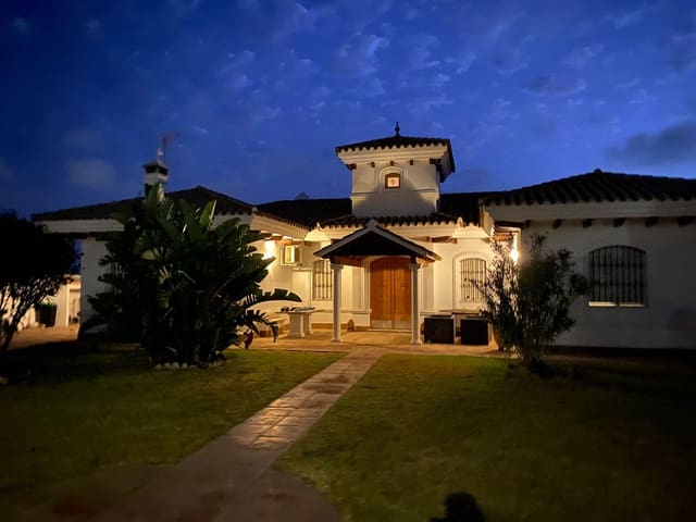 5 soverom Villa til salgs i Chiclana de la Frontera med svømmebasseng - € 790 000 (Ref: 9977678)