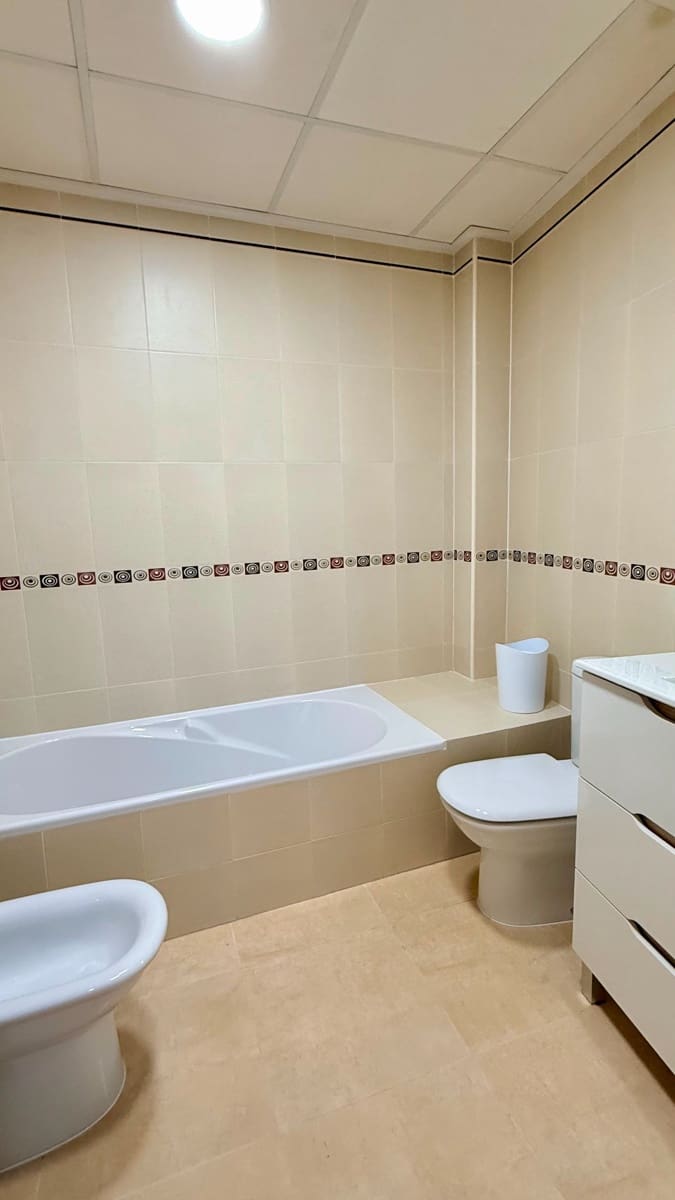 2 slaapkamer Flat te huur in Albox - € 650 (Ref: 10015098)