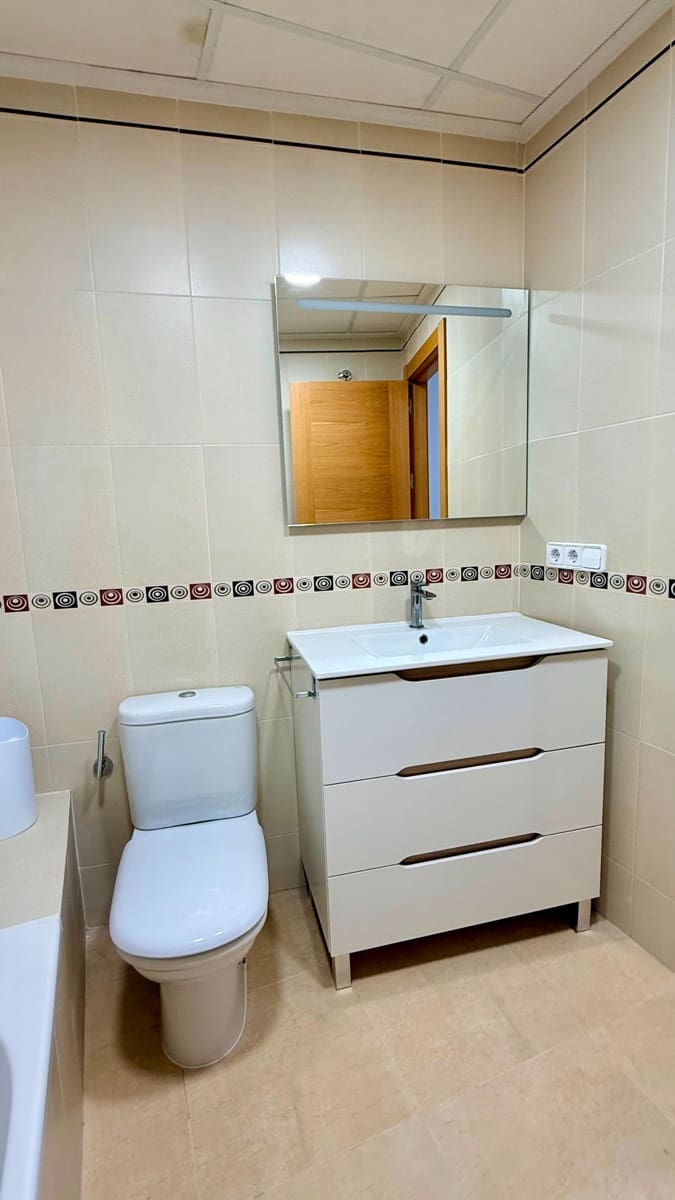 2 slaapkamer Flat te huur in Albox - € 650 (Ref: 10015098)