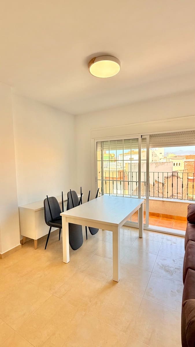 2 slaapkamer Flat te huur in Albox - € 650 (Ref: 10015098)