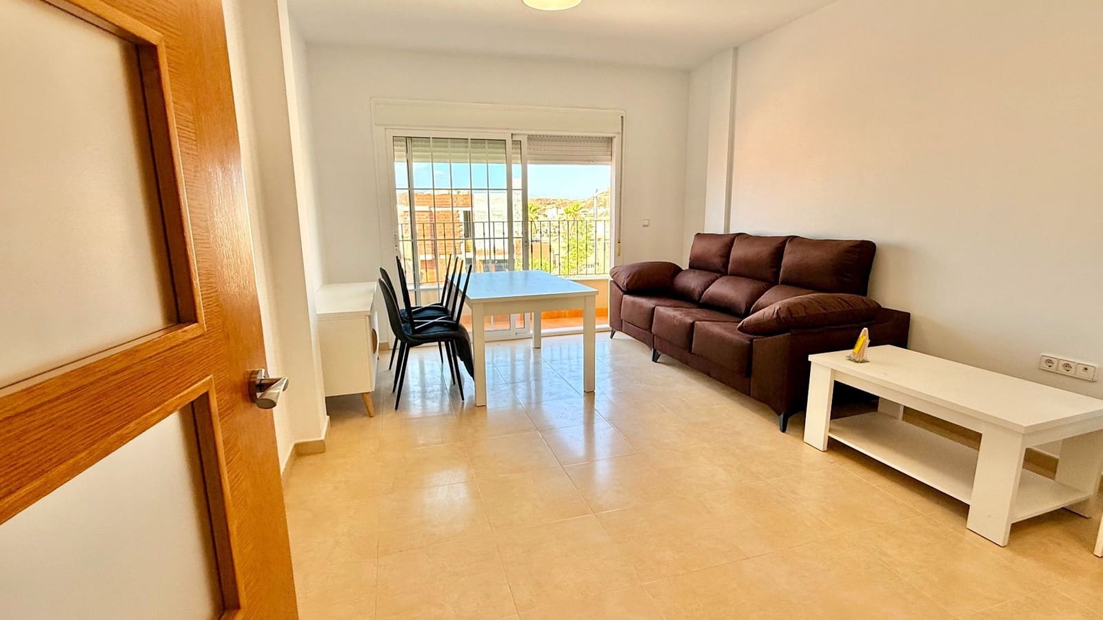 2 slaapkamer Flat te huur in Albox - € 650 (Ref: 10015098)