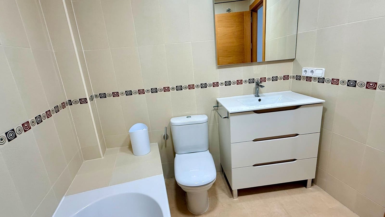2 slaapkamer Flat te huur in Albox - € 650 (Ref: 10015098)