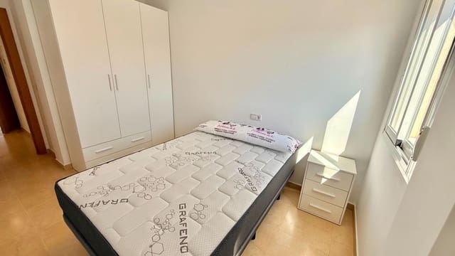 2 slaapkamer Flat te huur in Albox - € 650 (Ref: 10015098)