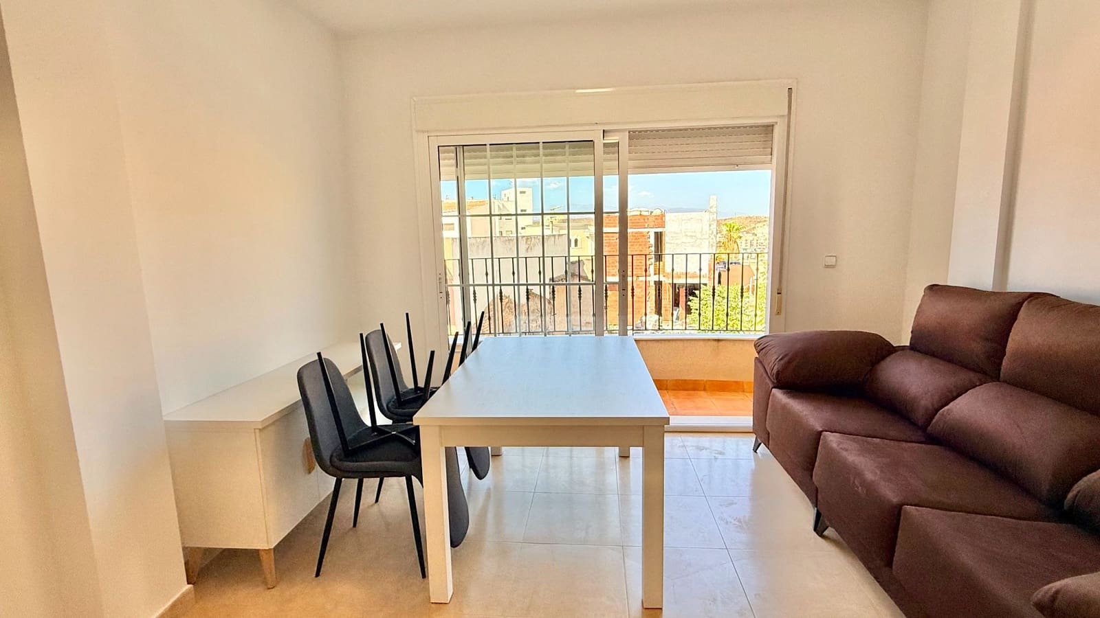 2 slaapkamer Flat te huur in Albox - € 650 (Ref: 10015098)
