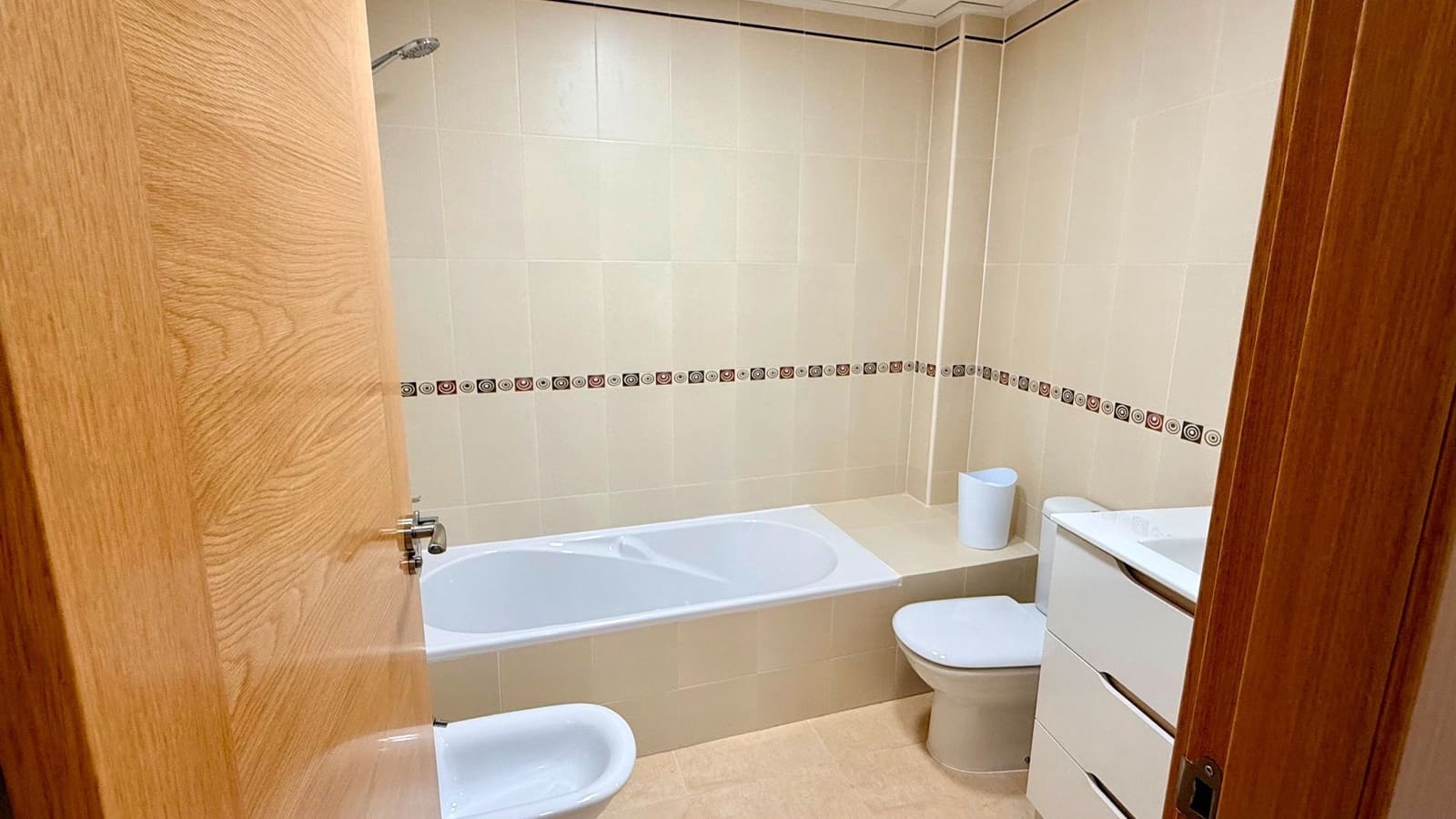 2 slaapkamer Flat te huur in Albox - € 650 (Ref: 10015098)