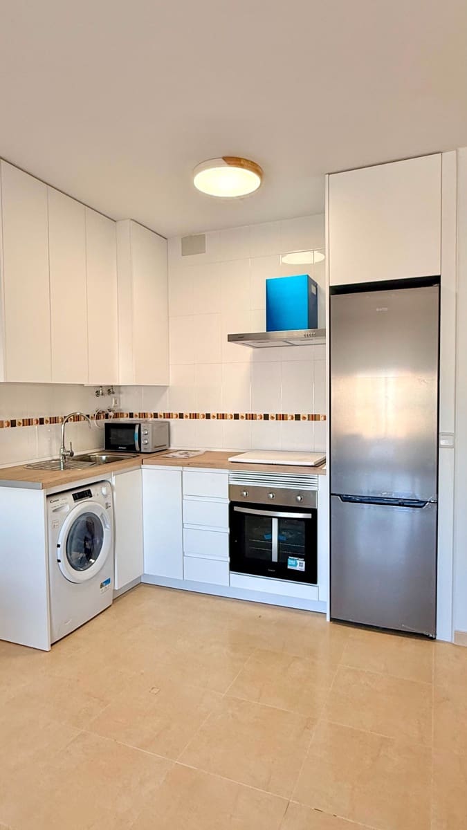 2 slaapkamer Flat te huur in Albox - € 650 (Ref: 10015099)